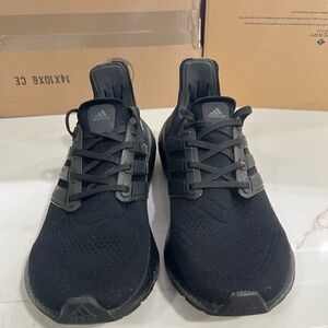 Adidas Ultra Boost triple black